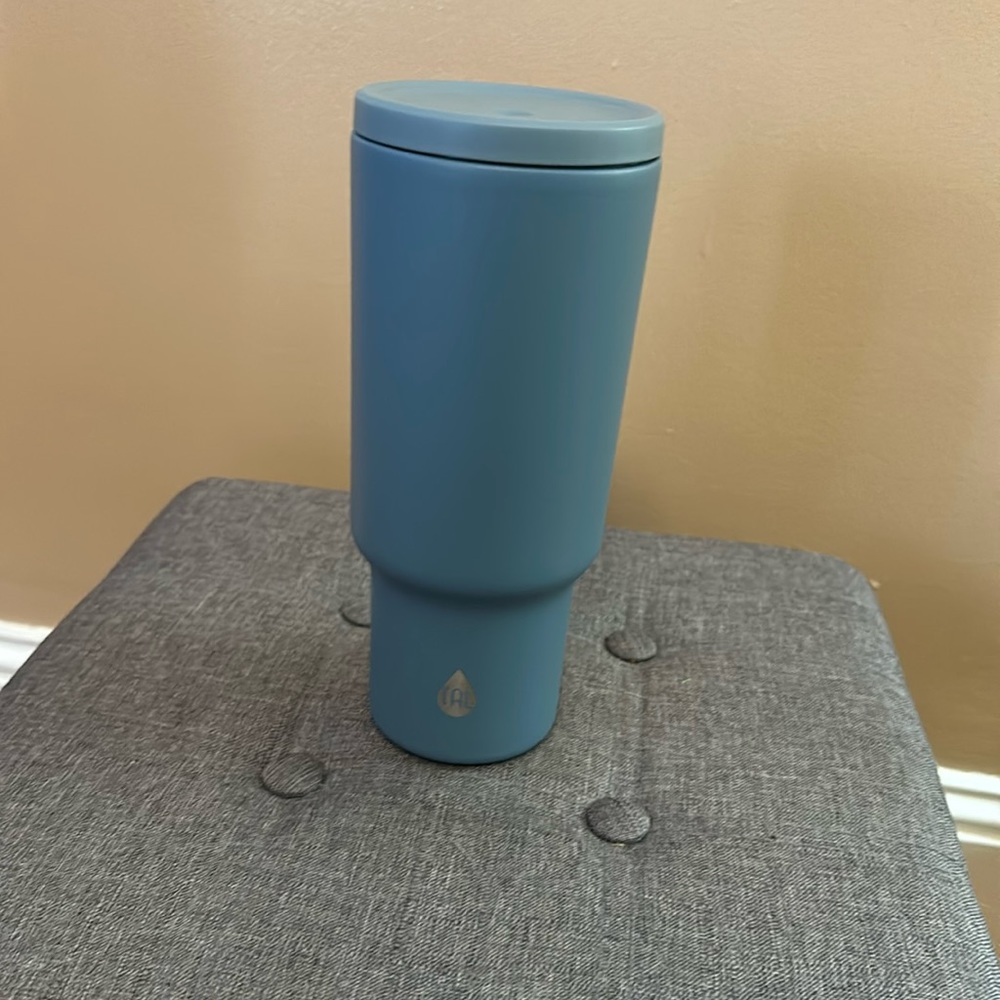 EUC Tal 40oz tumbler